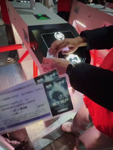 张艺兴大航海演唱会登陆鸟巢，现场火爆