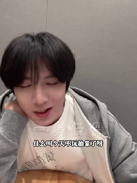 我兄弟演唱会帅够了吧 该看点抽象日常了
