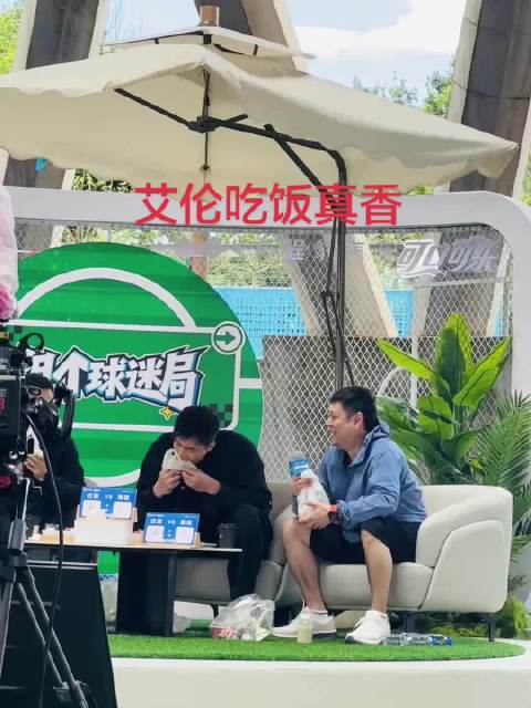 郭艾伦尝豆汁秒变表情包，直言似酸菜汤