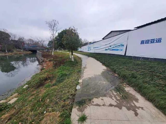 杭州蒋村港的游步道上,脏水怎么一直流出来?起因找到了休闲区蓝鸢梦想 - Www.slyday.coM 杭州蒋村港的游步道上,脏水怎么一直流出来?起因找到了休闲区蓝鸢梦想 - Www.slyday.coM