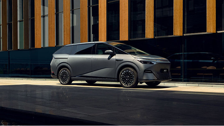 何小鹏官宣小鹏X9增程版，综合续航可达1602km