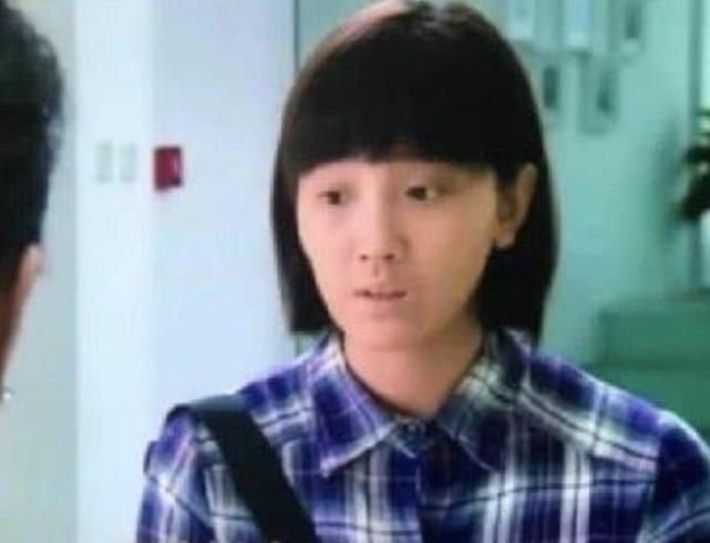 陈小纭承认整容数十次,旧照被扒认不出,网友:确定不是