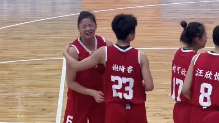 16岁小李梦跨级仍夺亚军！见证女鲨登顶不算输 场均12+1.3断够拼搏