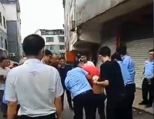 江西皮箱藏尸案嫌疑人已被抓获 嫌犯落网现场画面曝光!“皮箱藏尸案”受害女子身份已确认休闲区蓝鸢梦想 - Www.slyday.coM 江西皮箱藏尸案嫌疑人已被抓获 嫌犯落网现场画面曝光!“皮箱藏尸案”受害女子身份已确认休闲区蓝鸢梦想 - Www.slyday.coM