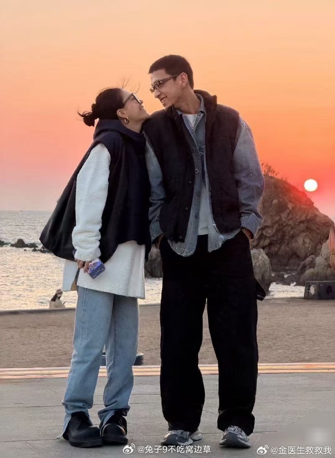 李嘉格朋友圈公布新恋情晒帅气男友