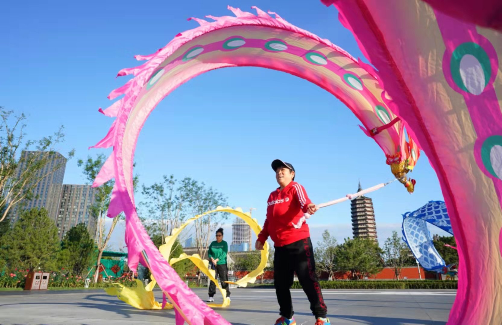 国庆假期最后一天,北京久违的蓝天白云“上线”!休闲区蓝鸢梦想 - Www.slyday.coM 国庆假期最后一天,北京久违的蓝天白云“上线”!休闲区蓝鸢梦想 - Www.slyday.coM