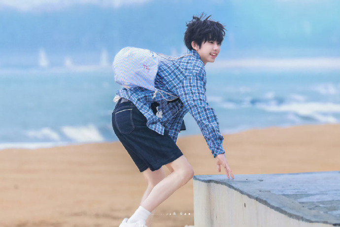 陈奕恒海边造型清爽元气，与林清源将见面