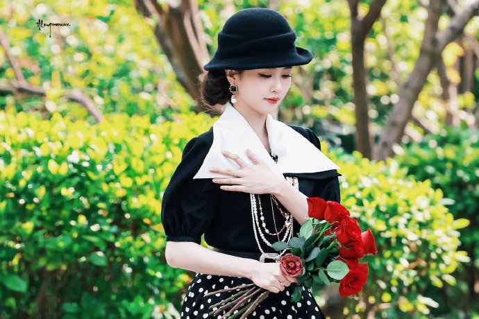 白鹿留洋大小姐造型惊艳亮相