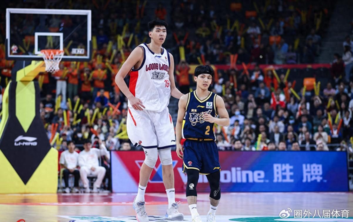 当蓝领天才转投新主，杜锋的战术体系还能否容纳顶级中锋？