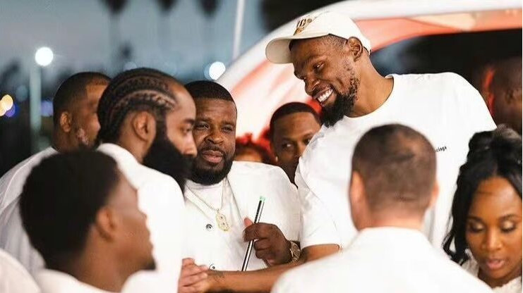 哈登携手杜兰特布克太阳三巨头剑指总冠军