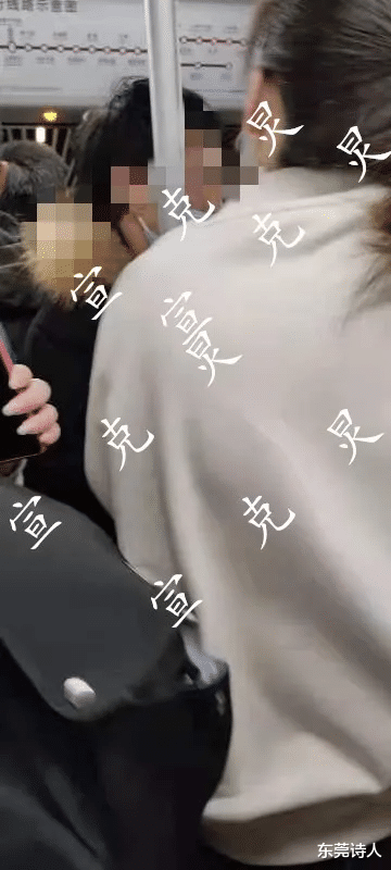 上海男子在地铁内猥亵女子被抓,目击者拍摄到他解开带蹭来蹭去休闲区蓝鸢梦想 - Www.slyday.coM 上海男子在地铁内猥亵女子被抓,目击者拍摄到他解开带蹭来蹭去休闲区蓝鸢梦想 - Www.slyday.coM