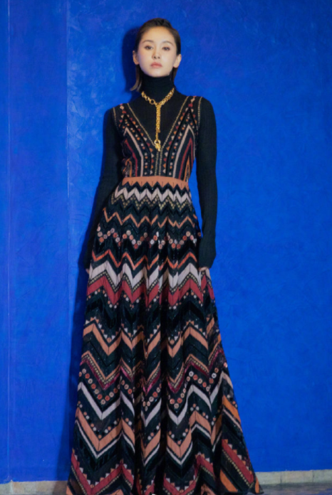 王子文恋爱后打扮更“嫩”了,穿泡泡袖连衣裙甜美俏皮,温柔减龄 王子文恋爱后打扮更“嫩”了,穿泡泡袖连衣裙甜美俏皮,温柔减龄