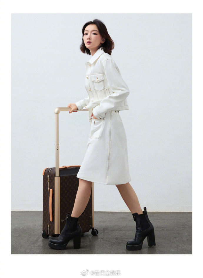 周冬雨温柔又有礼貌，细节里全是教养，这样温柔又通透的女生谁能不喜欢啊