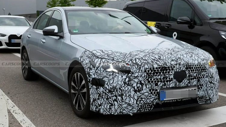 奔驰C级改款曝光！大灯都带奔驰标，还能卖到40万吗