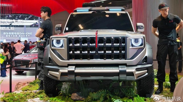 阅兵典礼上大放异彩后，红旗也要在越野市场大干一场