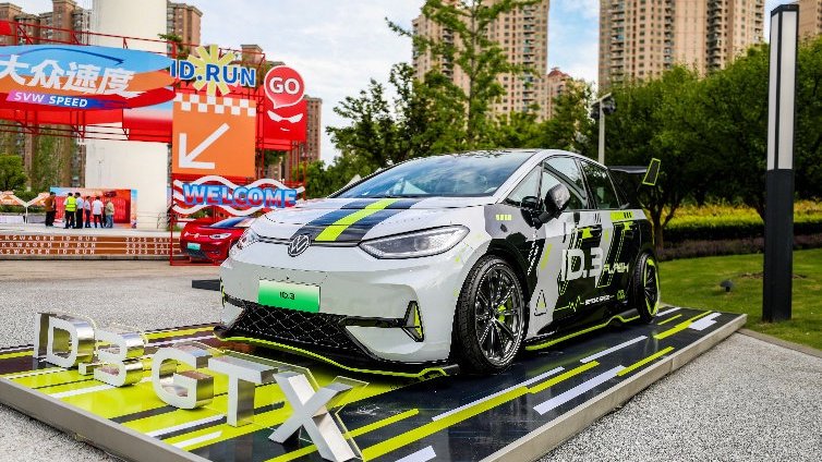 2025上汽大众ID. RUN畅跑上海苏河畔，跑出大众速度