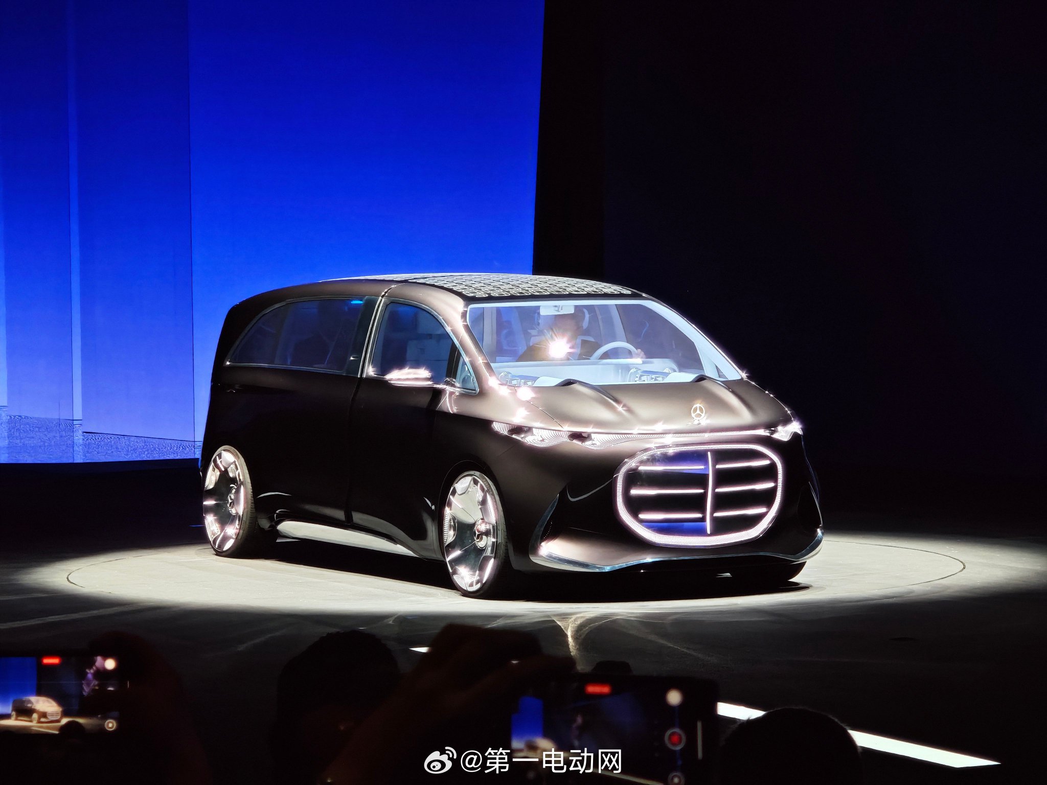 奔驰的MPV概念车Vision V亮相…