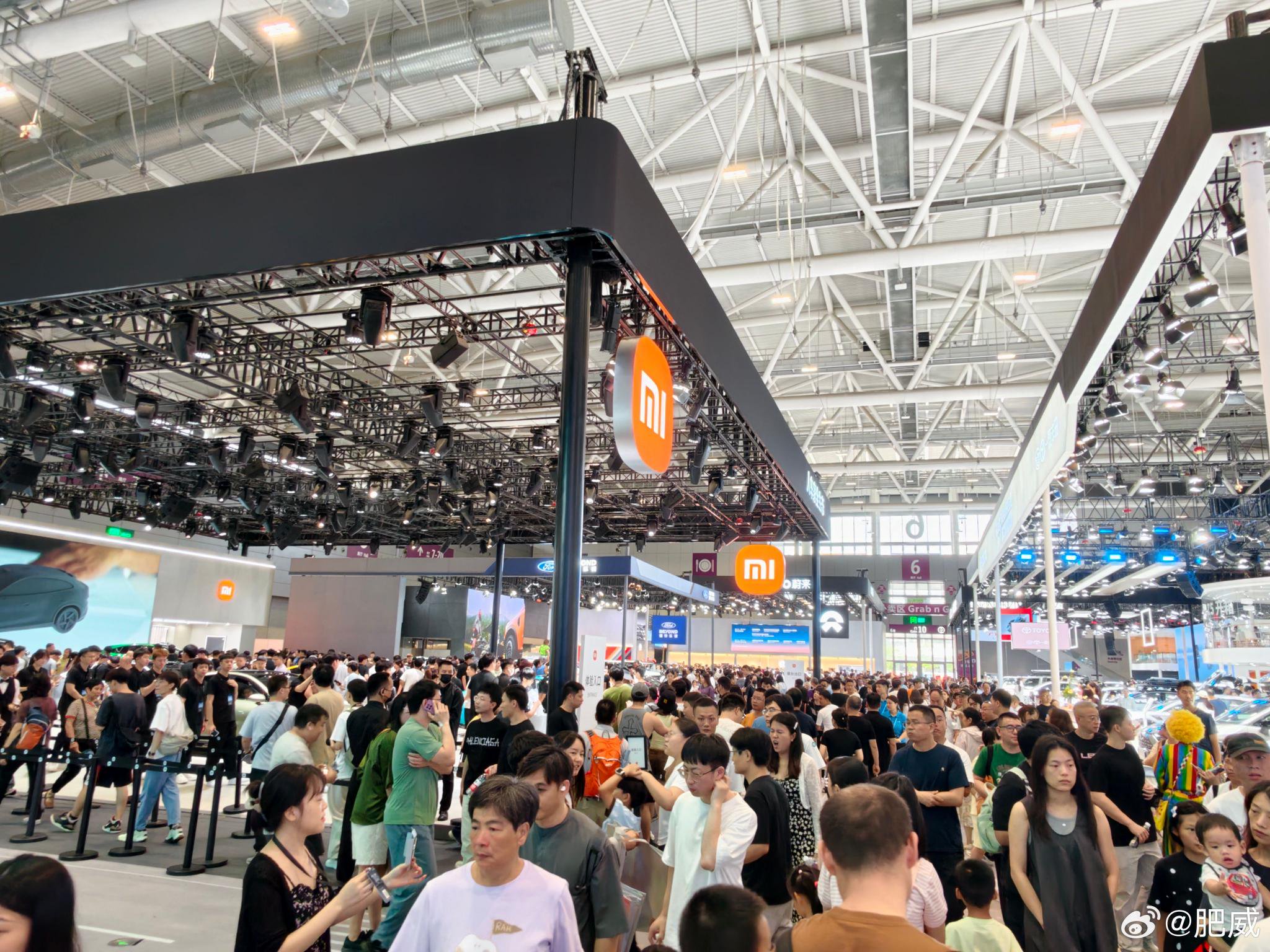 都已经错峰最后一天来了，这粤港澳车展还是很多人啊