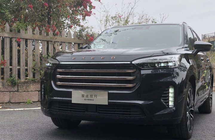 国产中大型SUV对撞!荣威RX8对比星途揽月谁更超值?