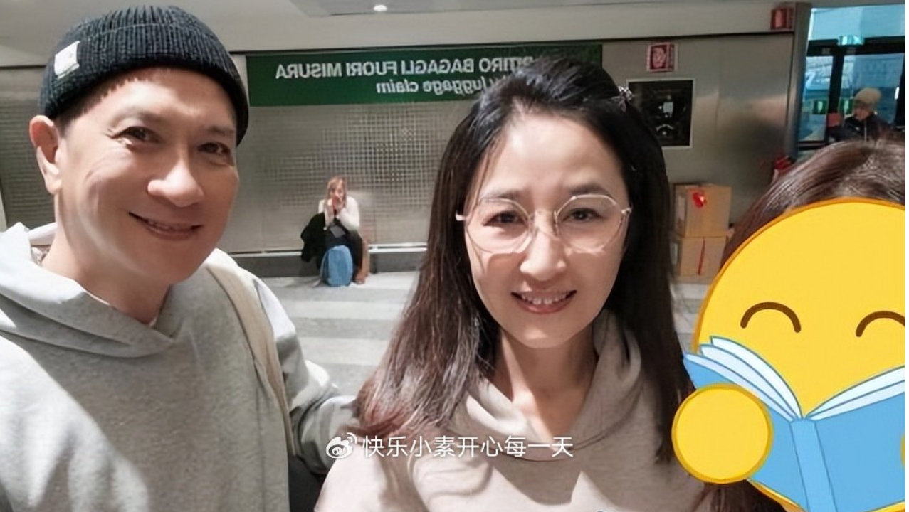 62岁关咏荷和张家辉在米兰被偶遇，夫妻穿情侣装，合影好恩爱