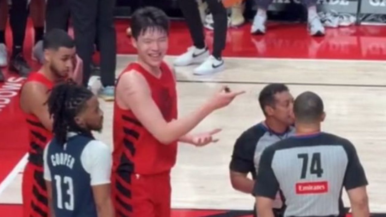 末节独得6分4篮板1封盖！杨瀚森被抱摔，还是太客气了