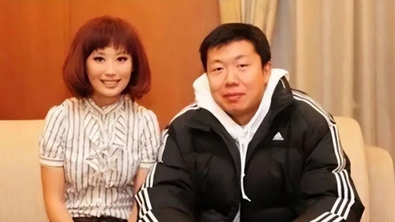 一婚娶司令女儿，二婚娶小13岁娇妻，如今48岁的王治郅成人生赢家