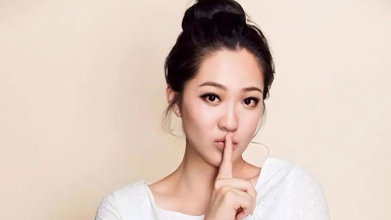 39岁胡美近况曝光！与朱芳雨离婚已经13年，如今带小儿子生活未再婚