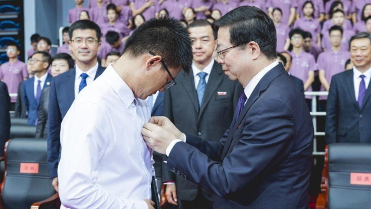 清华大学校长李路明:追求一生热爱 不负青春韶华 清华大学校长李路明:追求一生热爱 不负青春韶华