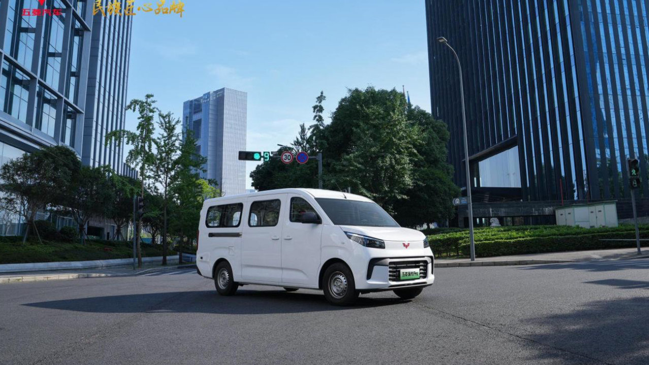 能跑更会省｜五菱扬光 Pro 增程登场一口价 10.48 万 解决城配跨城里