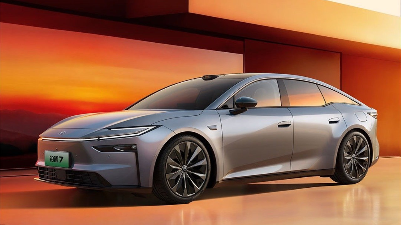 广汽丰田铂智7即将登场 中大型纯电轿车的豪华“全家桶”‌