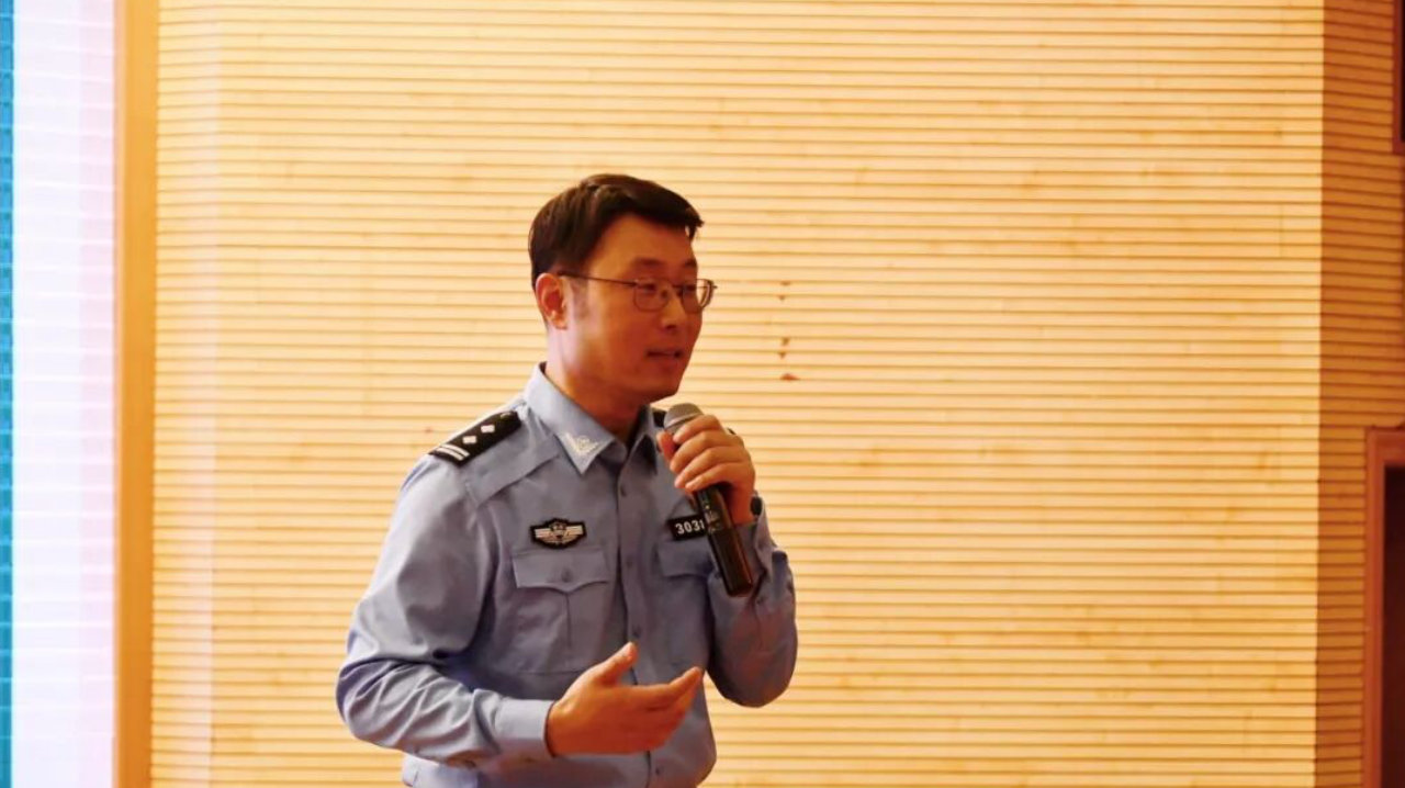 南坪中学这场讲座教你如何化解网络时代的″心″压力 南坪中学这场讲座教你如何化解网络时代的″心″压力