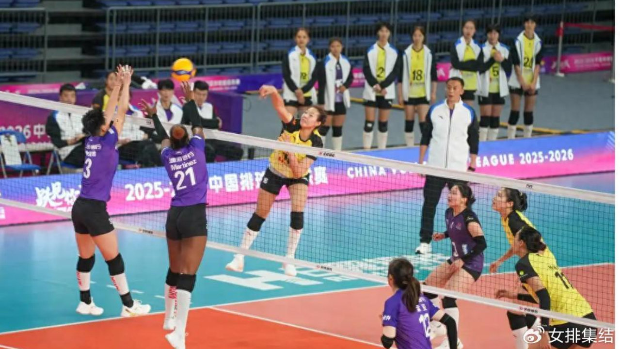 可惜！中国女排2朵金花双双无缘月最佳阵容，庄宇珊刚拿最佳主攻