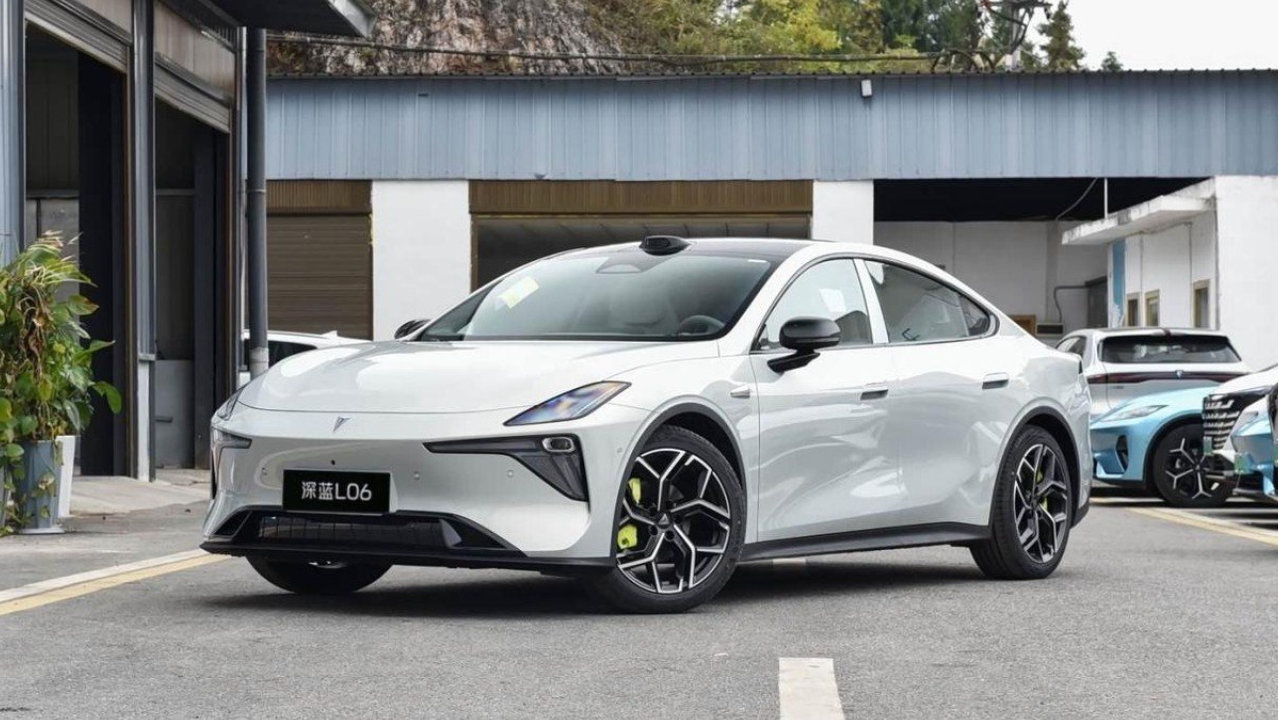 13万级也有“小蓝灯”：小鹏MONA M03对比深蓝L06，谁更适合你？