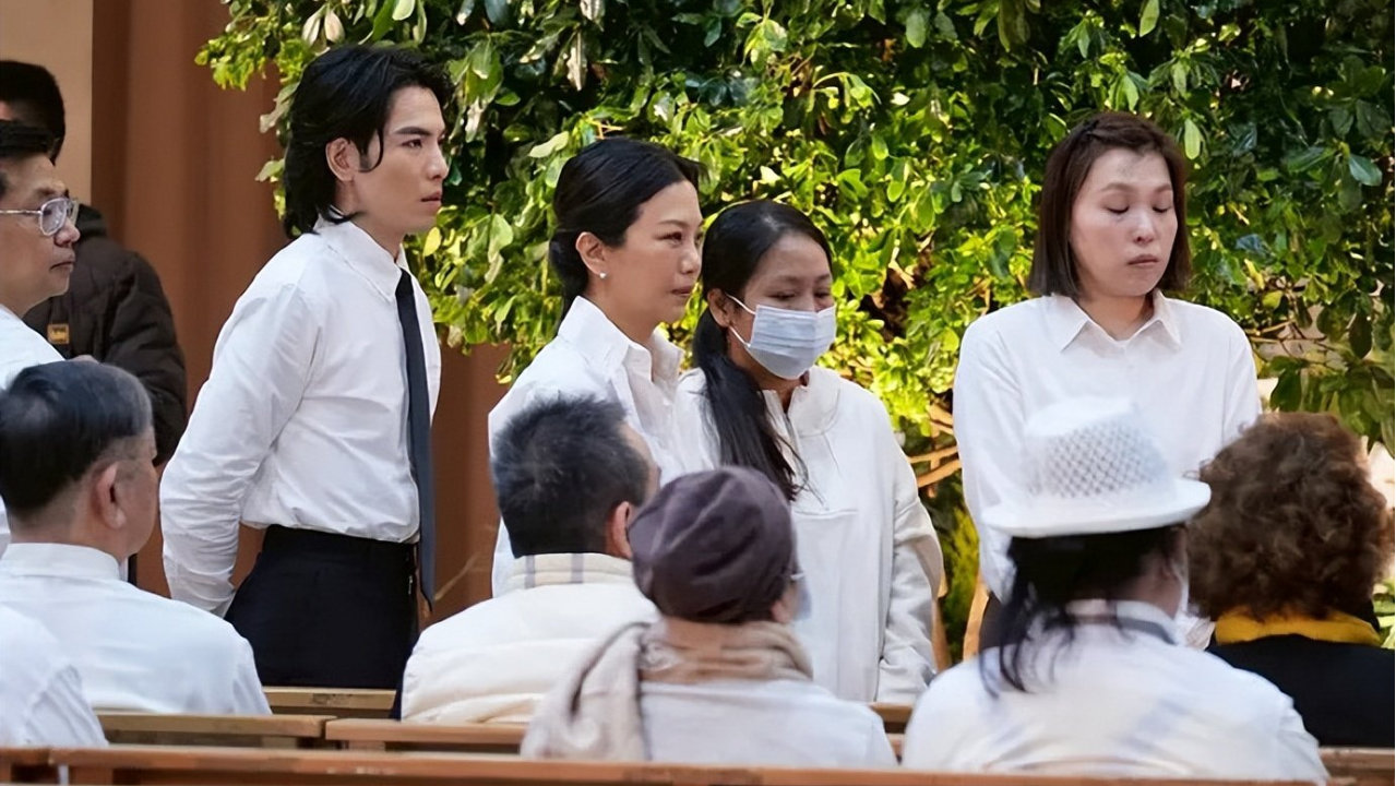 众星送别萧敬腾岳父林光宁，近百位演艺圈人士送花篮