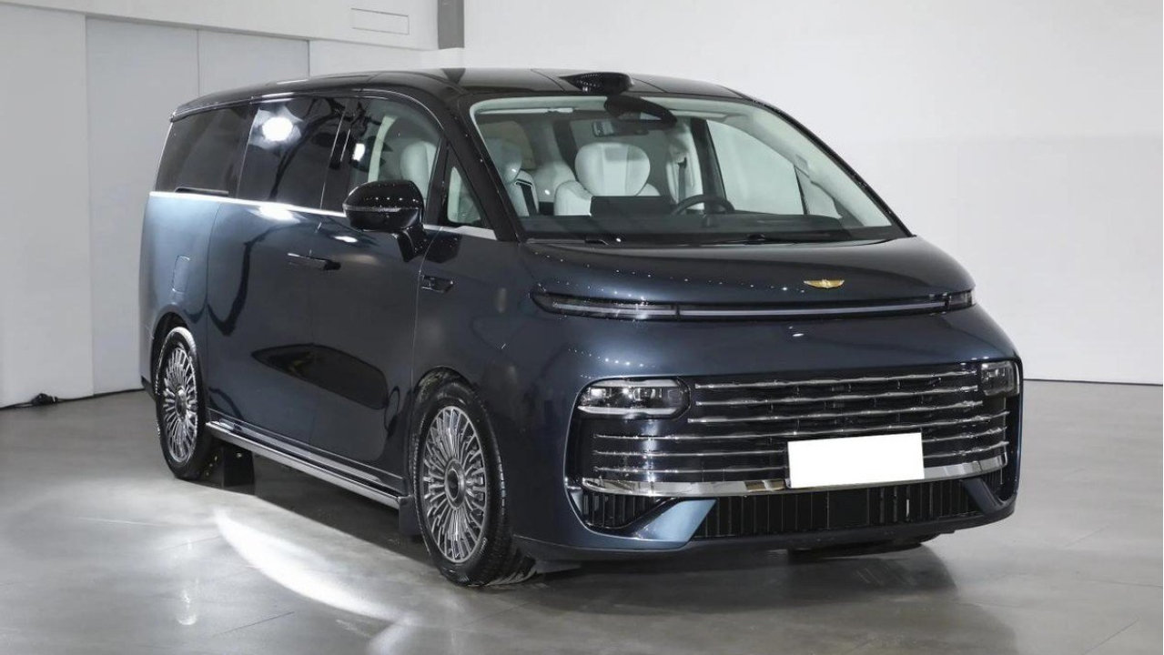 中高端MPV市场新选择，外观吸睛，6/7/8座可选，实拍吉利银河V900