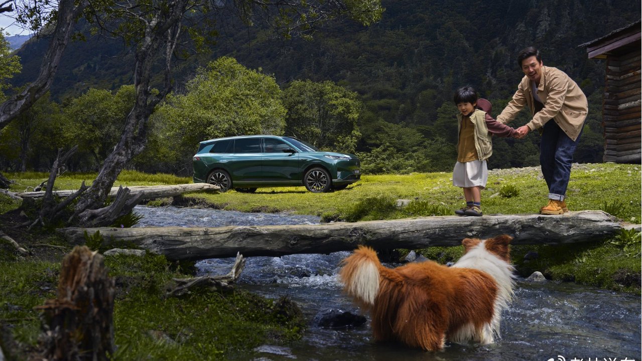 春节长途返乡开新车，2026款eπ008六座版就很合适，价格还不贵