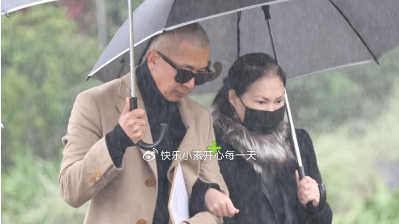 具俊晔暴瘦现身，搀扶着S妈，小S神情哀伤，范玮琪夫妻同行