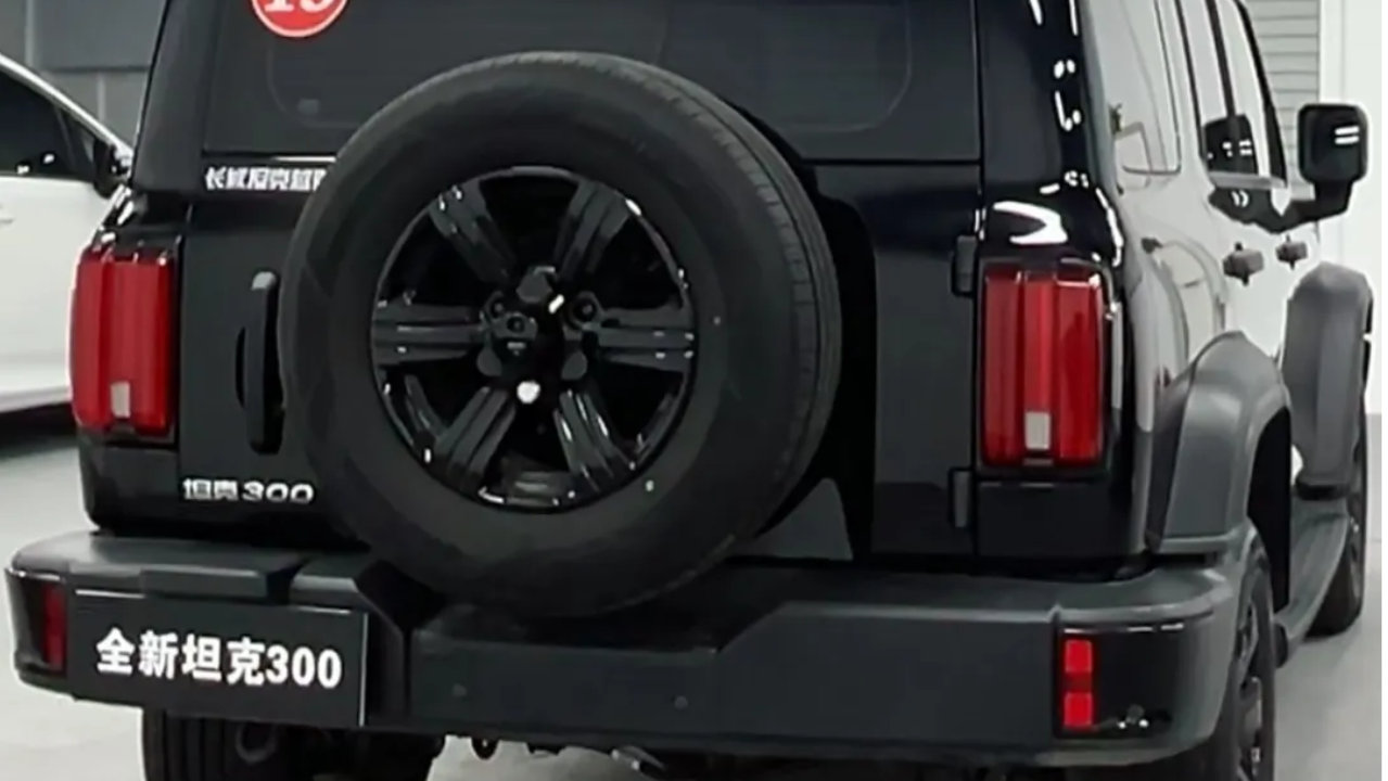 全新坦克300特价6.88万，还是全款，立下“铁规”的魏总知情吗？