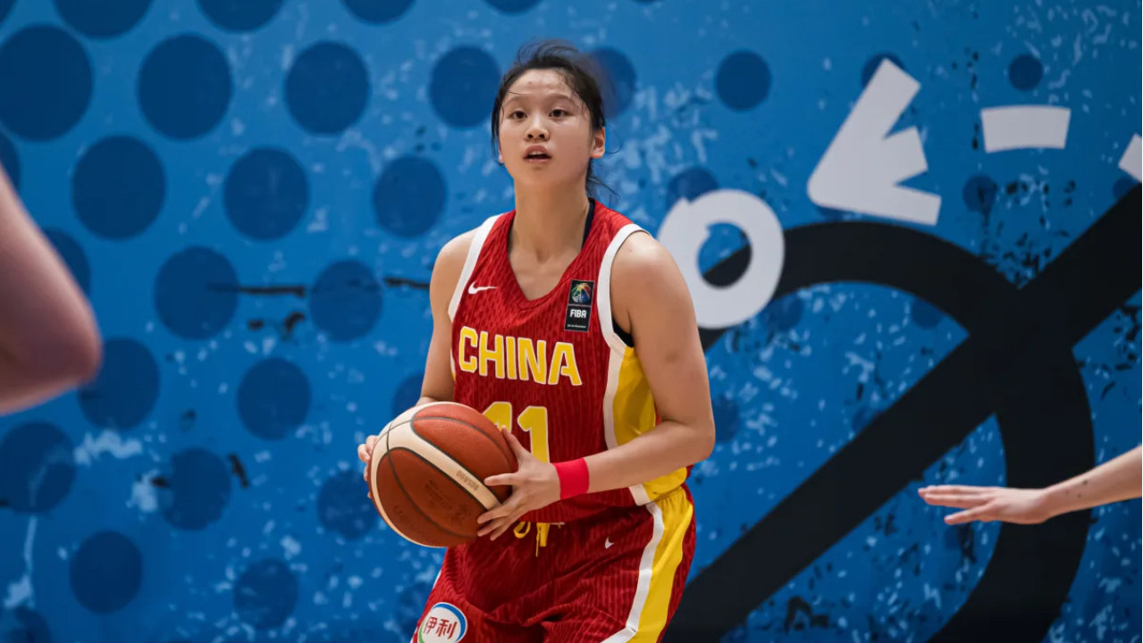 世青赛得分第1！中国女篮16岁新星崛起：看齐李梦，又美又能打