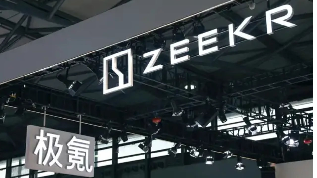 极氪001的“焕新”与“换芯”：为新车主免费铺路，让老车主付费搭桥