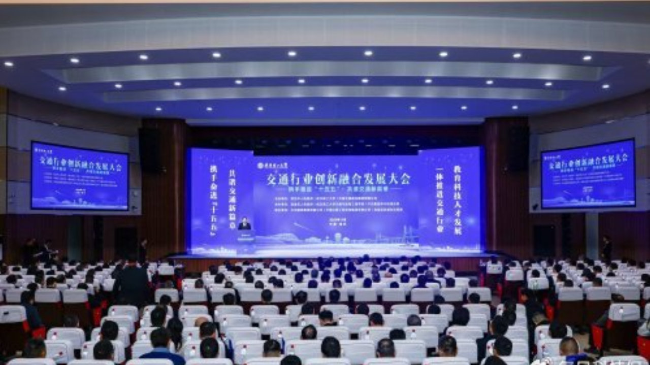 闪耀交通创新大会，东风风行智电技术引关注