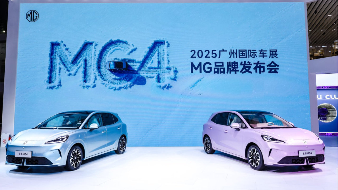 10万买纯电还敢挑三拣四？全新MG4携百万技术破局，这波降维打击服了