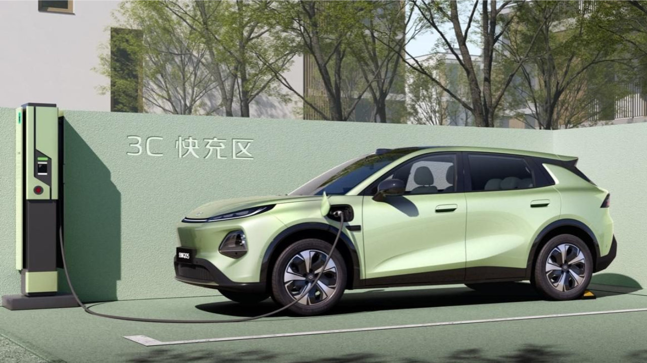 长安启源全新Q05开启超级购车季，全系无门槛超级置换一口价7.49万元