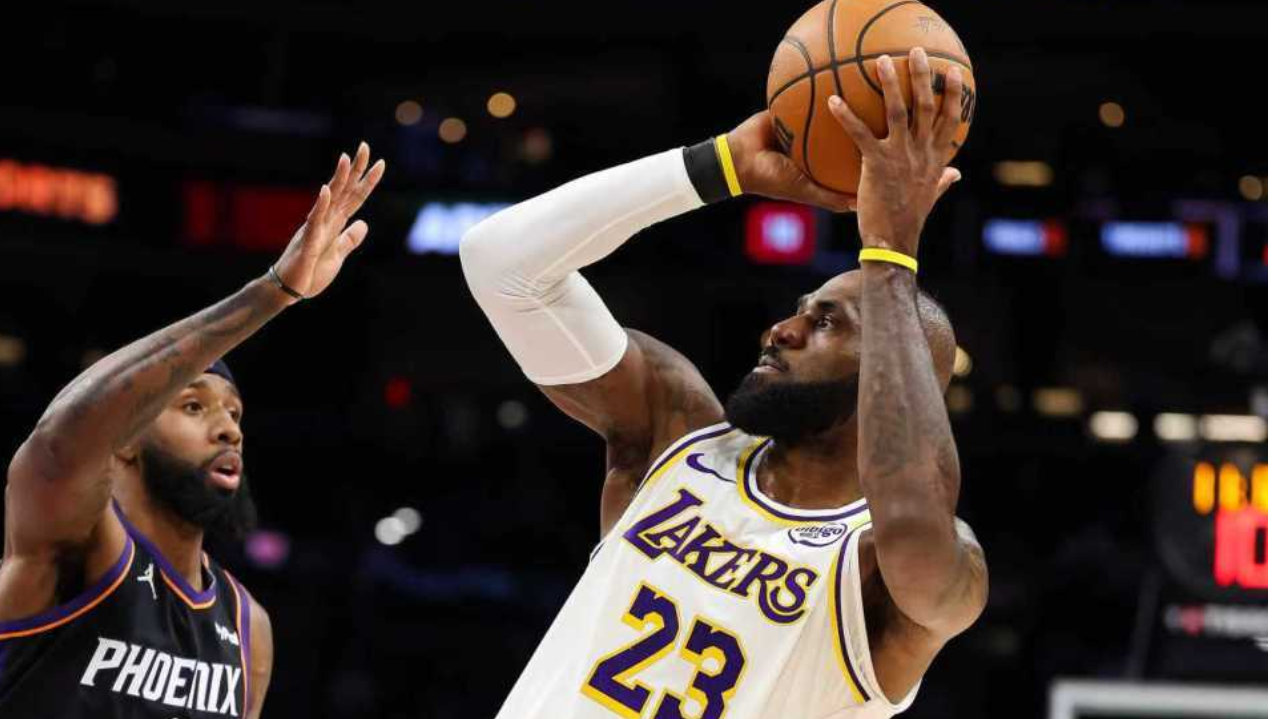 神剧情！詹姆斯罚球准绝杀+关键盖帽立功 狄龙反超三分后被驱逐