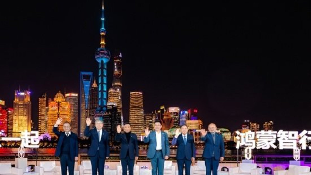 华为的野心，藏在一张合影里