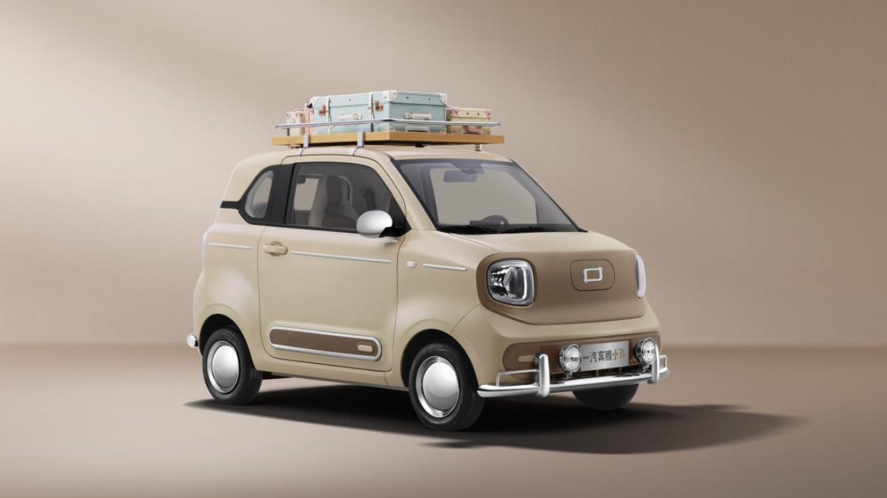 一汽奔腾小马“摩登马”上市，如何用复古与智能打动精致出行一代？