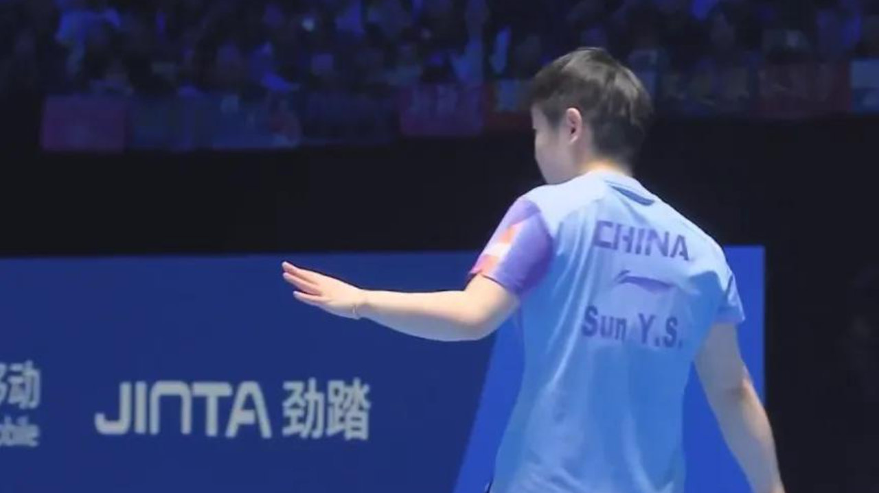 孙颖莎险胜王曼昱创历史，可贵不是夺冠，而是她对争议判罚的评价