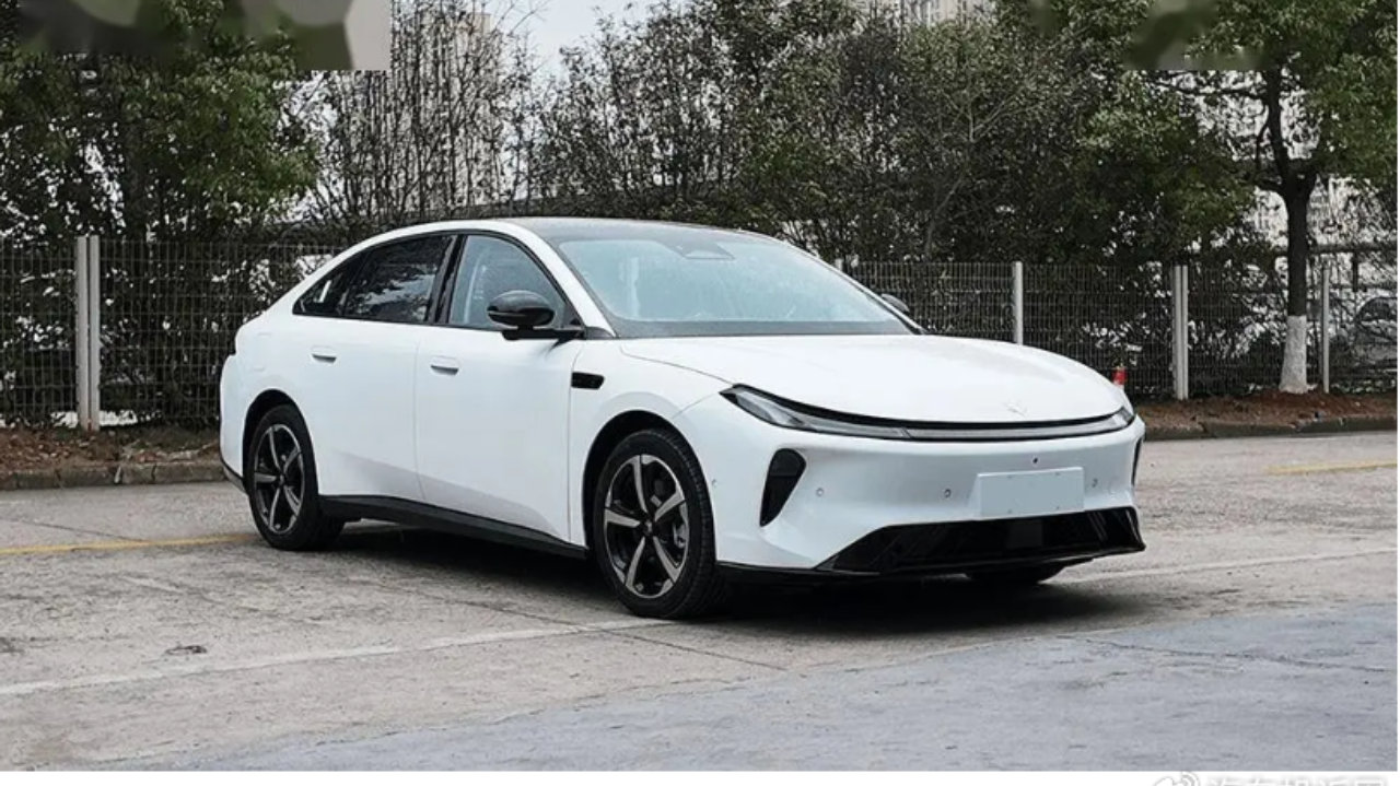 北汽极狐S3换电式纯电轿车工信部申报，电机功率159千瓦