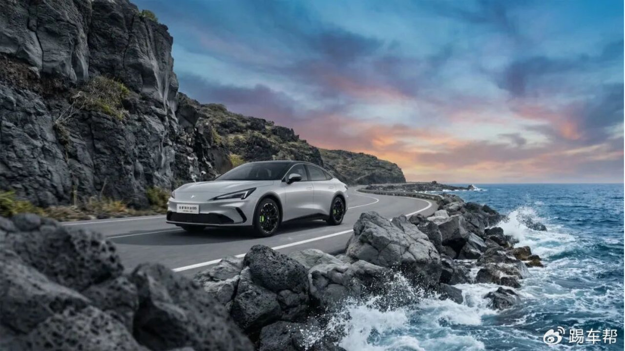 9.98万元起售，全新极狐阿尔法S5上市