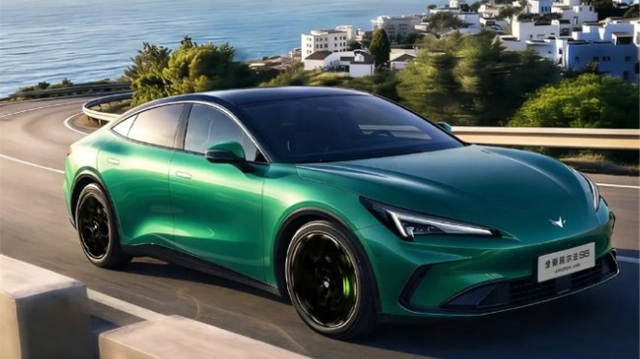 ​车联天下再赋能北汽极狐，骁龙单芯片方案解锁智能出行新可能